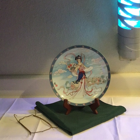 1 of 12 plates from the “Legends of West Lake series” - Picture 2 of 8